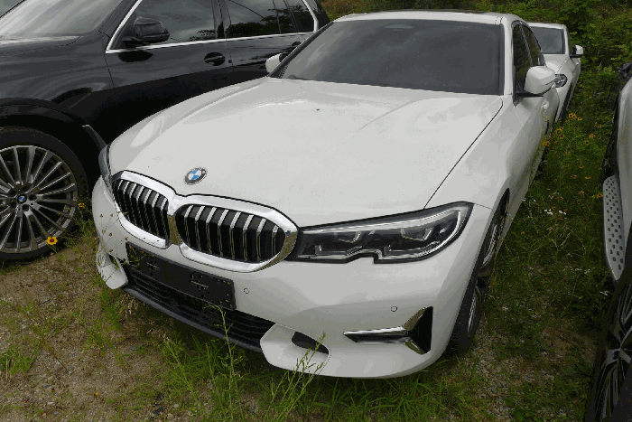 BMW 320i