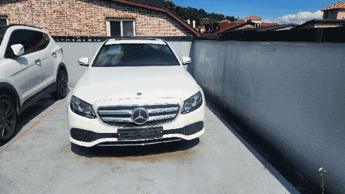 Mercedes_Benz E 300