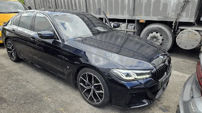 BMW530i