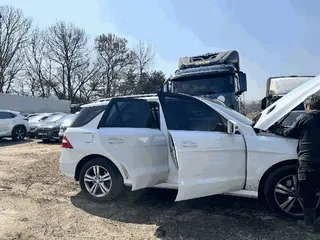 Mercedes Benz ML350 현황 사진 2